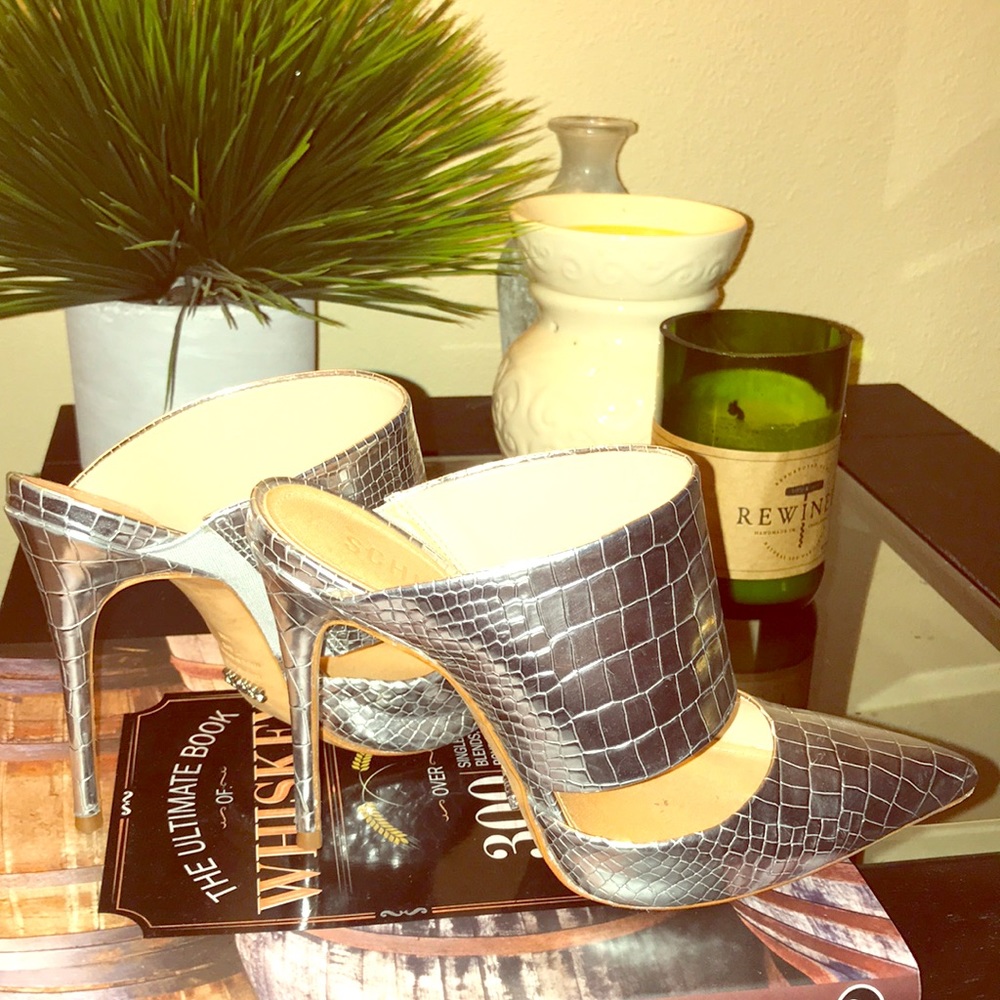 Schutz Quereda silver pointed toe mules